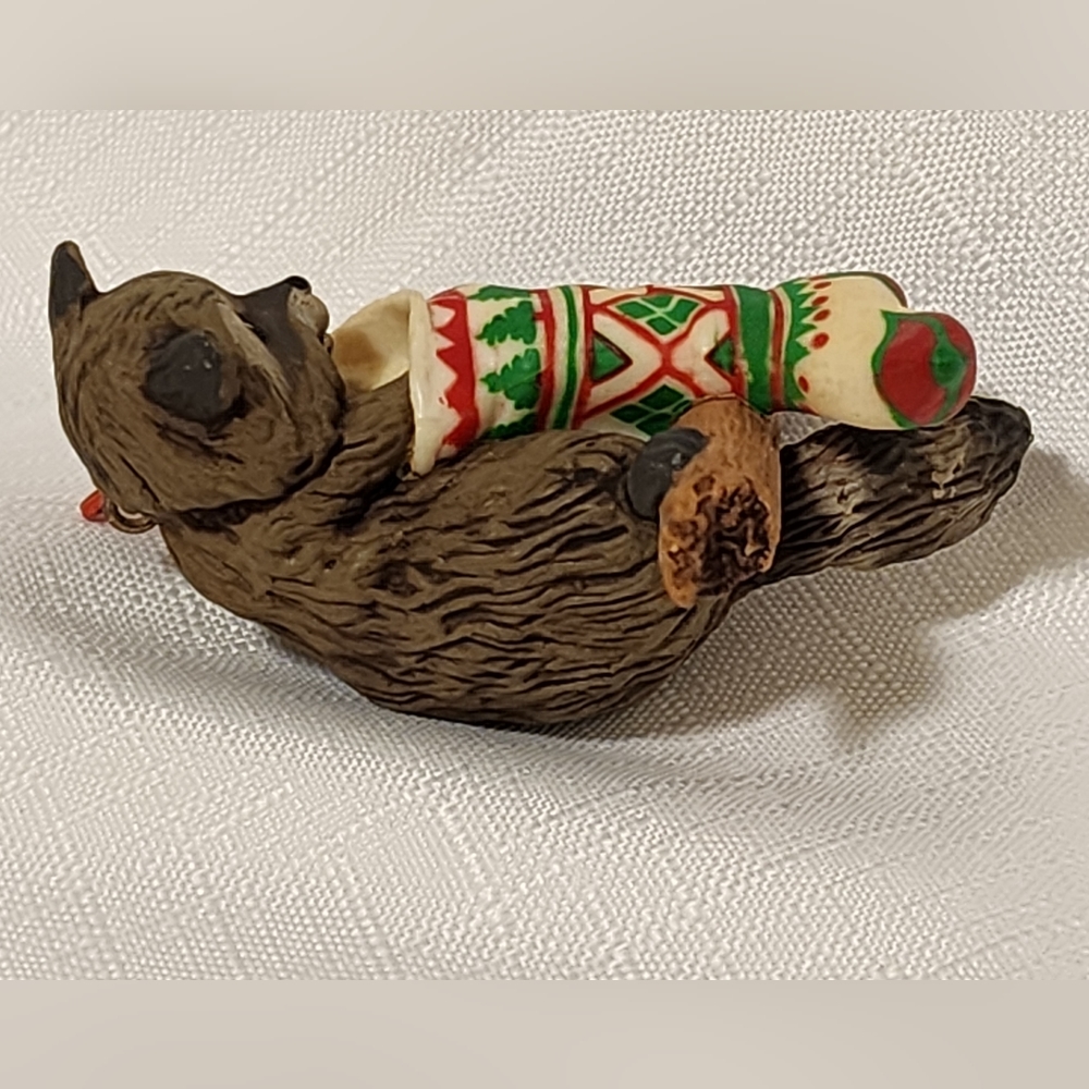 1982 Hallmark Raccoon Surprises Keepsake Ornament Vintage - Picture 5 of 9